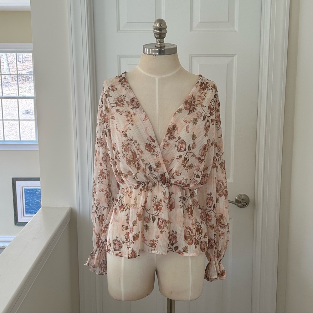 Chenault floral blouse with elastic waist and long sleeves and ruffle detail